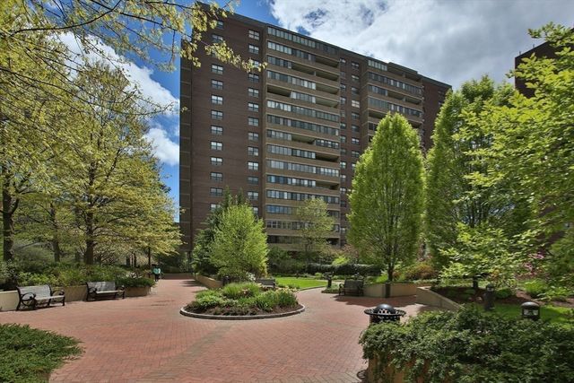 9 Hawthorne Place 7E, Boston, MA 02114