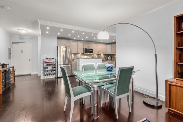 9 Hawthorne Place 7E, Boston, MA 02114