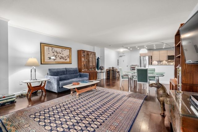 9 Hawthorne Place 7E, Boston, MA 02114