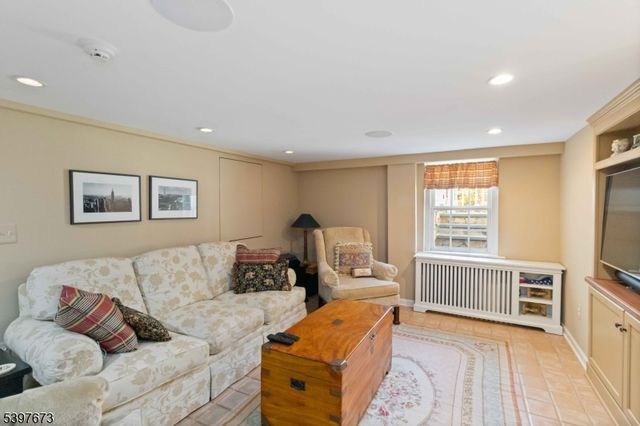 52 Schoolhouse Ln, Morris Twp., NJ 07960