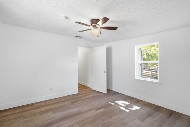 905 N Rusk Street, Weatherford, TX 76086