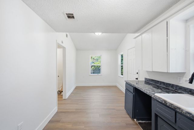 905 N Rusk Street, Weatherford, TX 76086