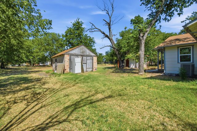 905 N Rusk Street, Weatherford, TX 76086
