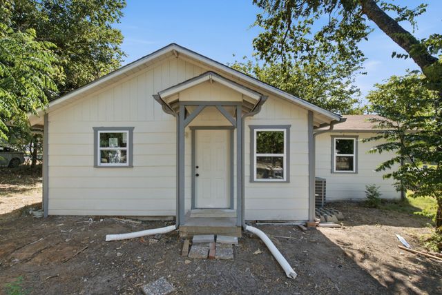 905 N Rusk Street, Weatherford, TX 76086