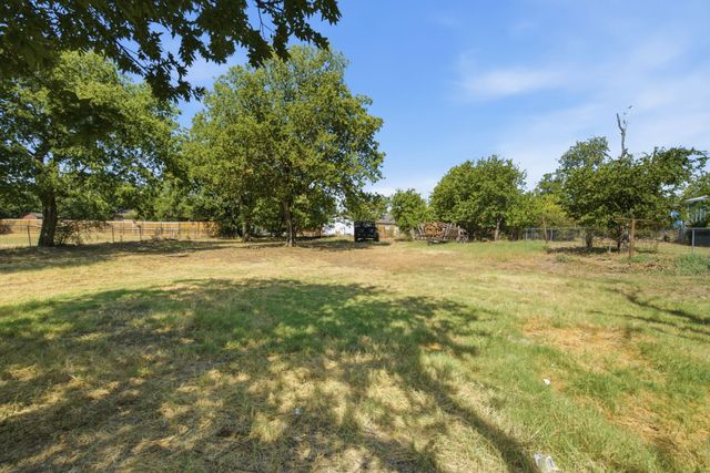 905 N Rusk Street, Weatherford, TX 76086