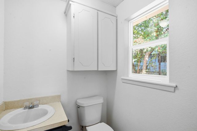 905 N Rusk Street, Weatherford, TX 76086