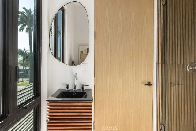 2619 S Rimpau Blvd, Los Angeles, CA 90016