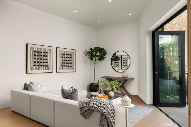 2619 S Rimpau Blvd, Los Angeles, CA 90016