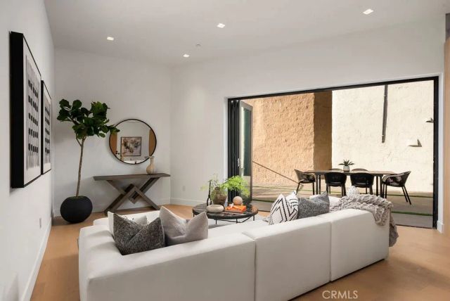 2619 S Rimpau Blvd, Los Angeles, CA 90016