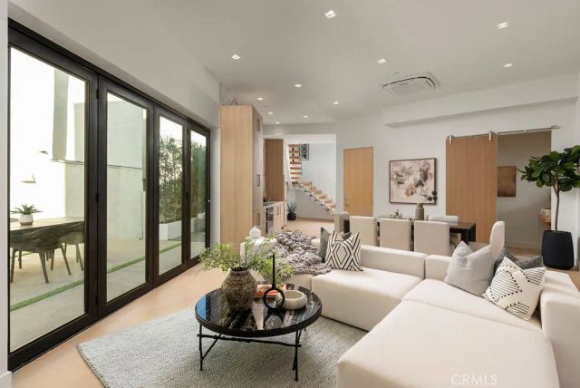 2619 S Rimpau Blvd, Los Angeles, CA 90016