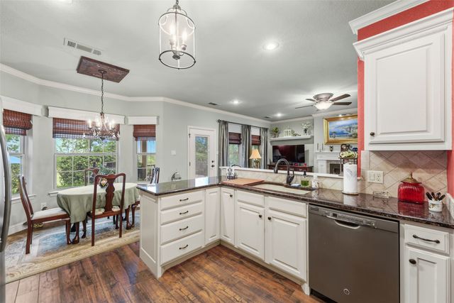 1243 Chartres, Oak Ridge, TX 75142