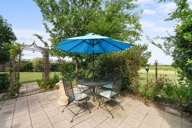 1243 Chartres, Oak Ridge, TX 75142