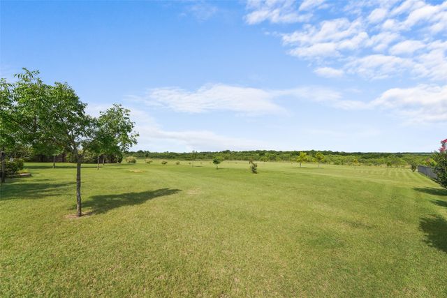 1243 Chartres, Oak Ridge, TX 75142