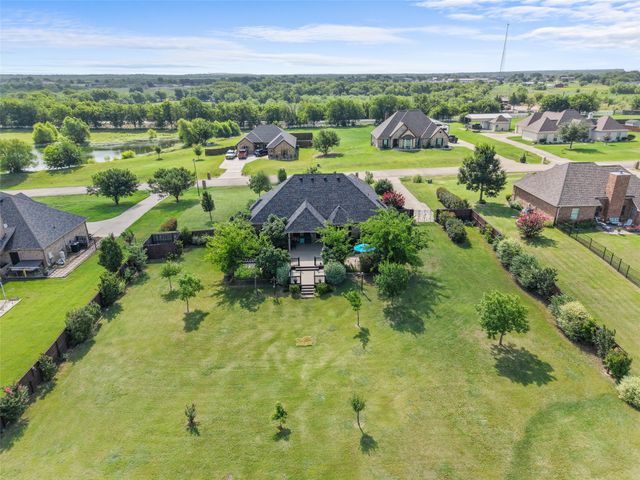 1243 Chartres, Oak Ridge, TX 75142