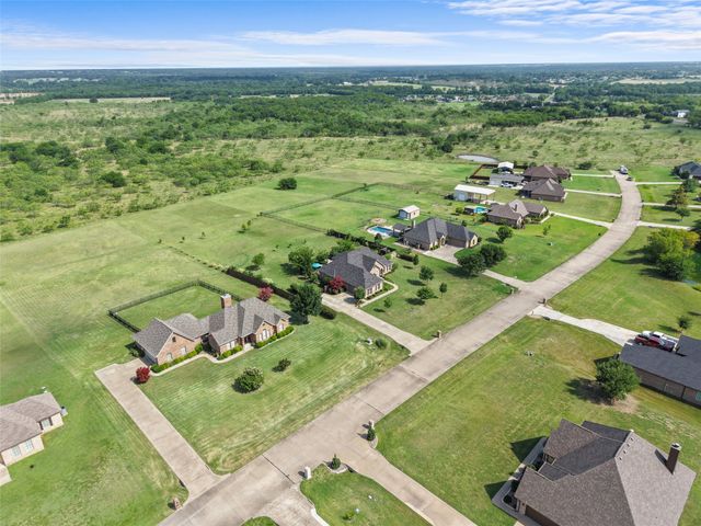 1243 Chartres, Oak Ridge, TX 75142