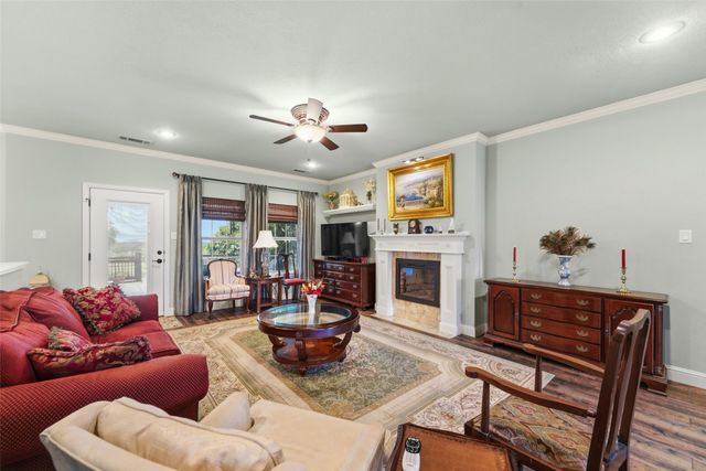1243 Chartres, Oak Ridge, TX 75142