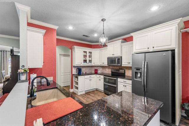 1243 Chartres, Oak Ridge, TX 75142
