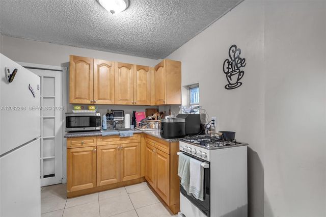4820 W 2nd Ln, Hialeah, FL 33012