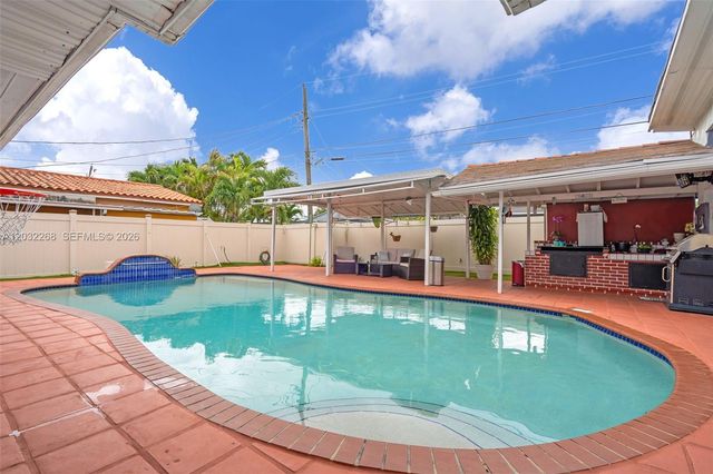 4820 W 2nd Ln, Hialeah, FL 33012