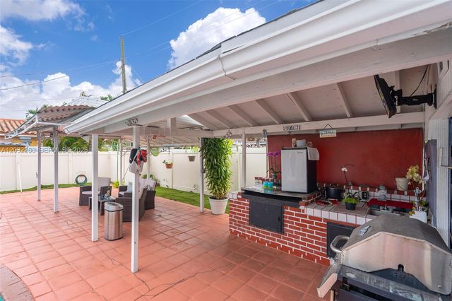 4820 W 2nd Ln, Hialeah, FL 33012