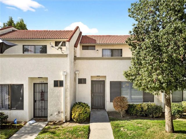 1325 W Latham, Hemet, CA 92543