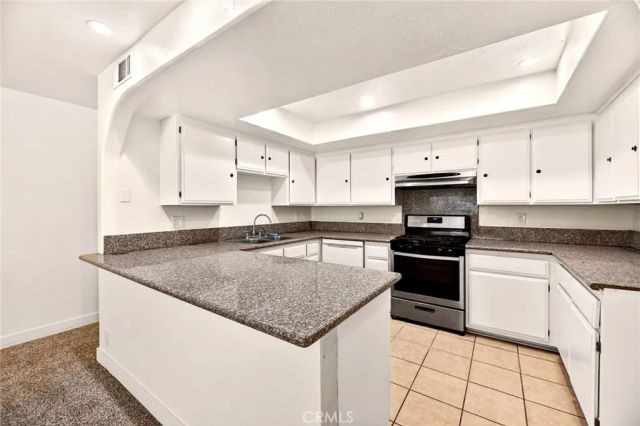 1325 W Latham, Hemet, CA 92543