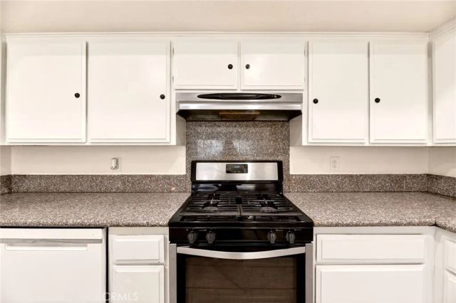 1325 W Latham, Hemet, CA 92543