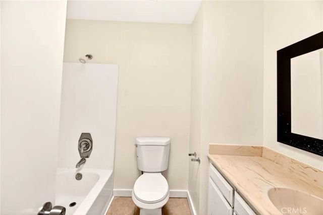 1325 W Latham, Hemet, CA 92543