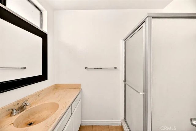 1325 W Latham, Hemet, CA 92543