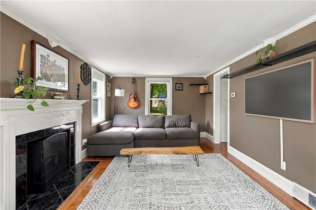 60 Parkway Drive, Warwick, RI 02886