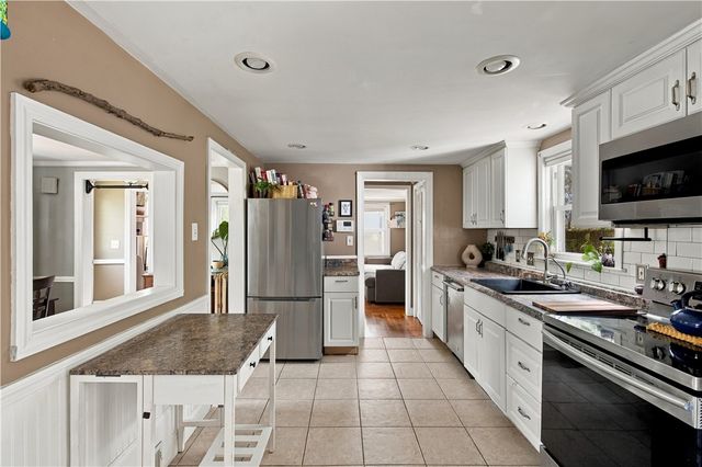 60 Parkway Drive, Warwick, RI 02886