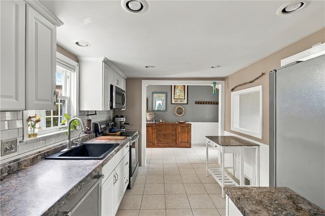 60 Parkway Drive, Warwick, RI 02886
