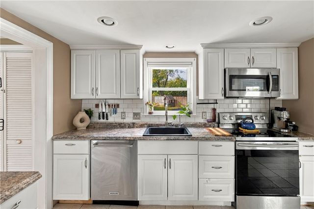 60 Parkway Drive, Warwick, RI 02886