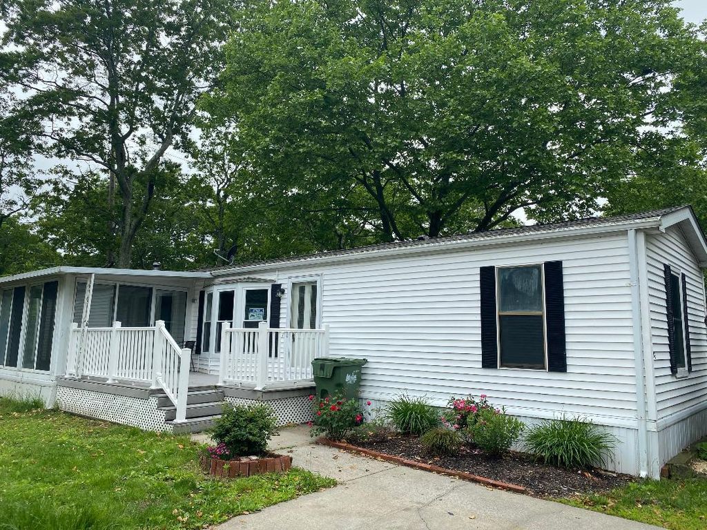 1800 Osborne Avenue 14E, Riverhead, NY 11901