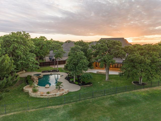 4 Heatherstone Court, Trophy Club, TX 76262