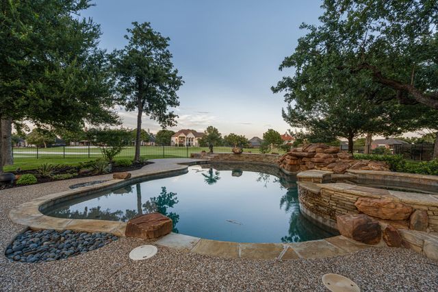 4 Heatherstone Court, Trophy Club, TX 76262