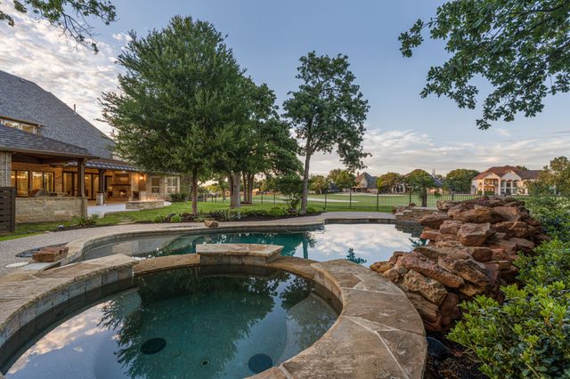4 Heatherstone Court, Trophy Club, TX 76262