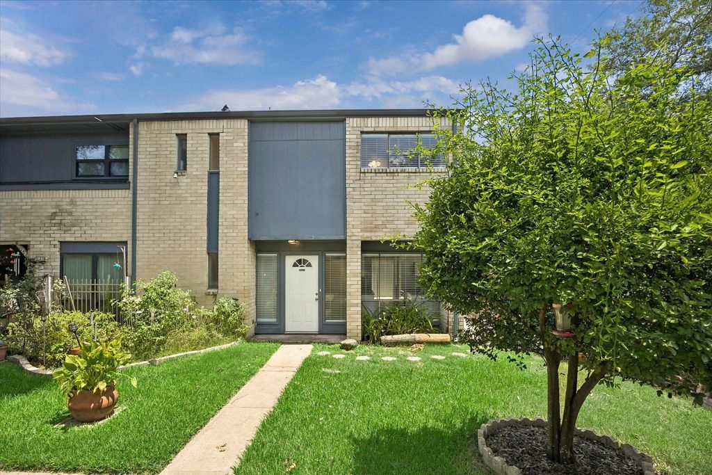 9007 Imogene Street F, Houston, TX 77036