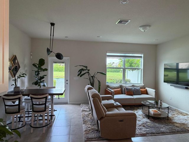 2933 OLIVIA Avenue, Lauderdale Lakes, FL 33311