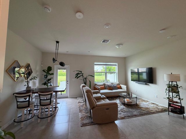 2933 OLIVIA Avenue, Lauderdale Lakes, FL 33311