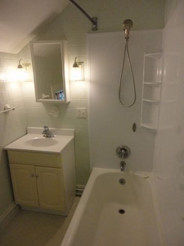 39 E Bowery Street, Newport, RI 02840