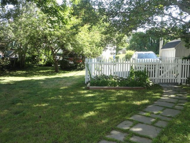 39 E Bowery Street, Newport, RI 02840