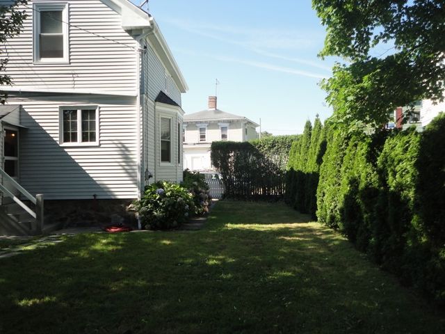 39 E Bowery Street, Newport, RI 02840