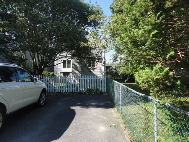 39 E Bowery Street, Newport, RI 02840