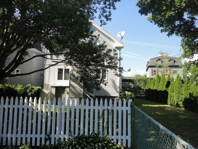 39 E Bowery Street, Newport, RI 02840