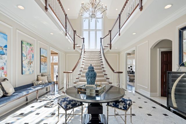 34 BRIDLEWOOD Road, Northbrook, IL 60062