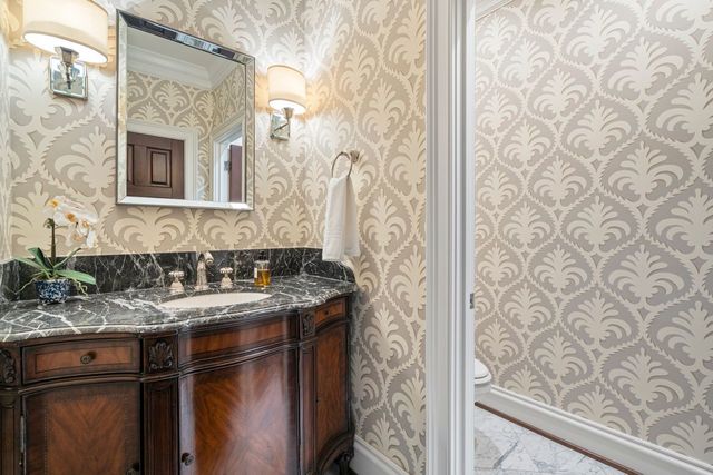 34 BRIDLEWOOD Road, Northbrook, IL 60062