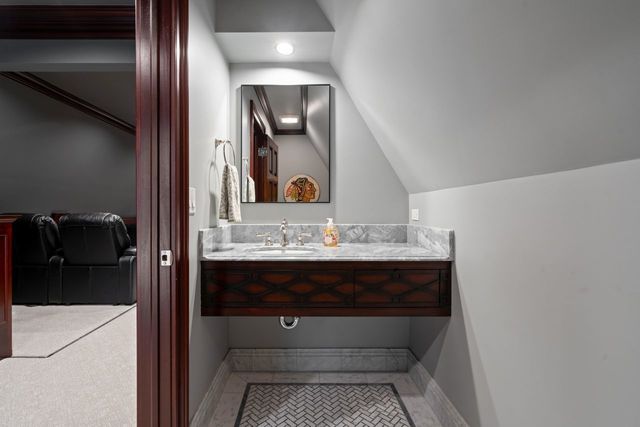 34 BRIDLEWOOD Road, Northbrook, IL 60062