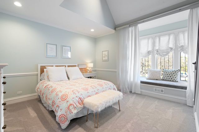 34 BRIDLEWOOD Road, Northbrook, IL 60062