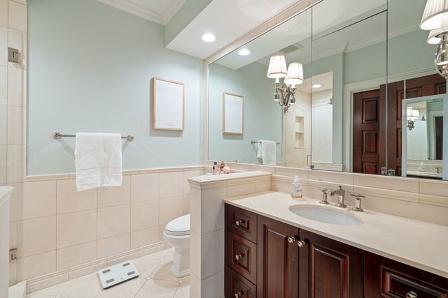 34 BRIDLEWOOD Road, Northbrook, IL 60062